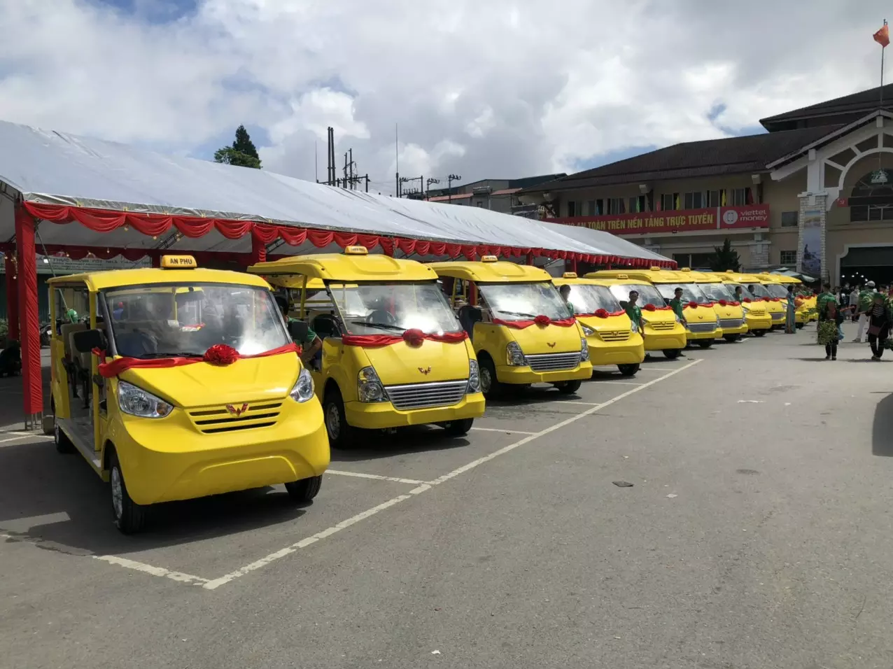 xe-dien-cho-khach-11-cho-chay-xang.