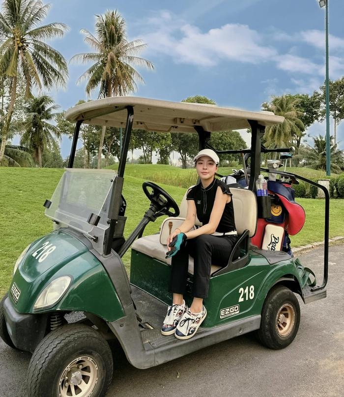 hot-girl-tram-anh-bo-bong-da-danh-tinh-yeu-cho-mon-golf-2-1687230520