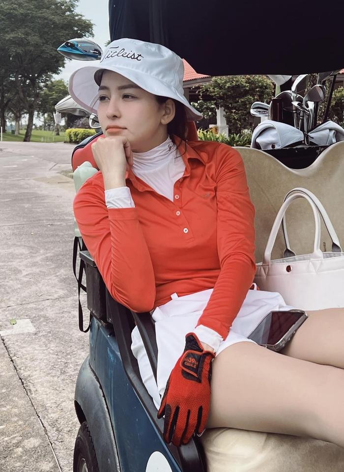 hot-girl-tram-anh-bo-bong-da-danh-tinh-yeu-cho-mon-golf-6-1687230520