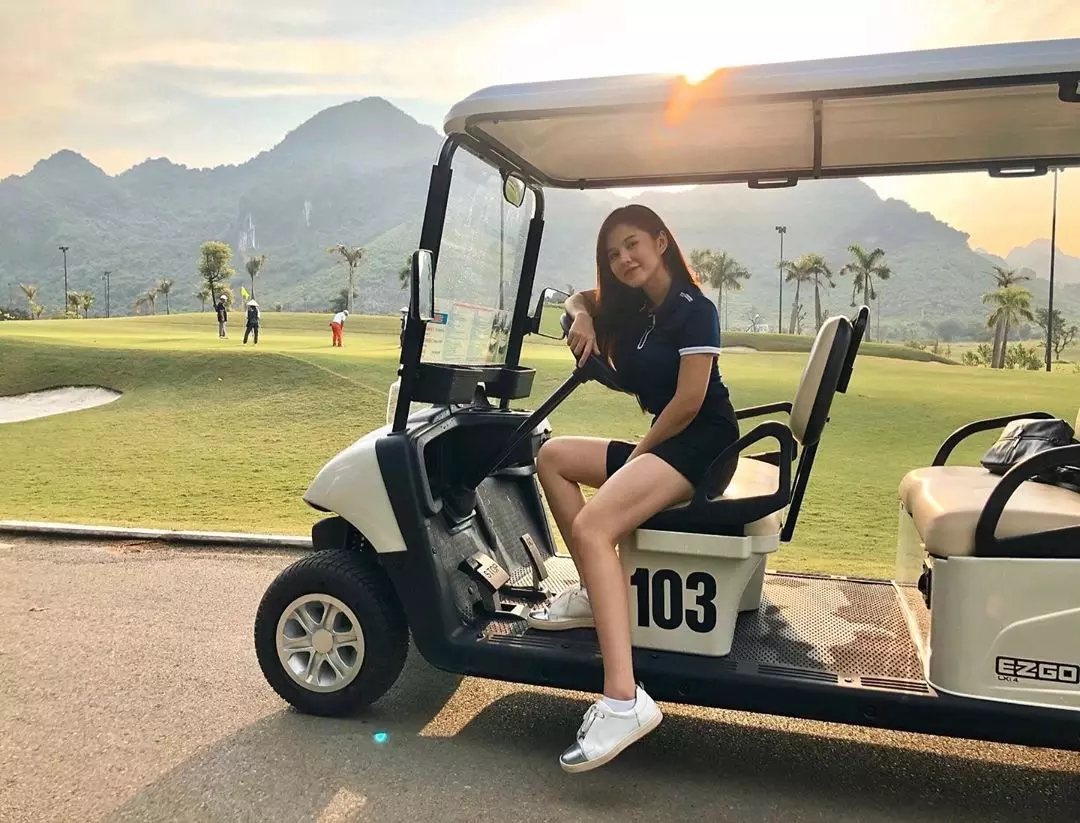 Hot girl mê golf