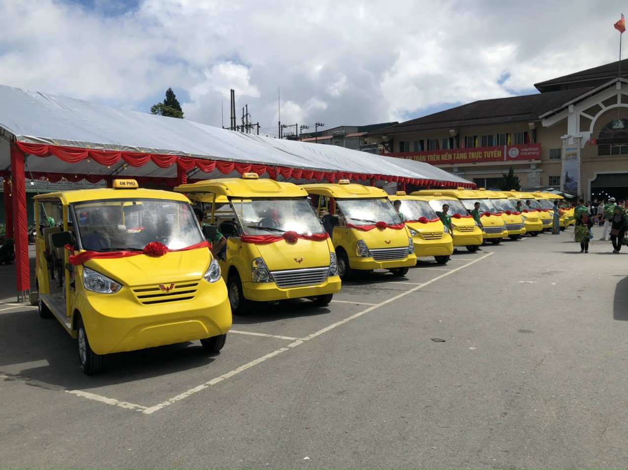 xe-dien-cho-khach-11-cho-chay-xang